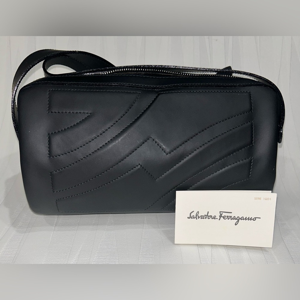 💎 EUC Salvatore Ferragamo Shoulder Bag